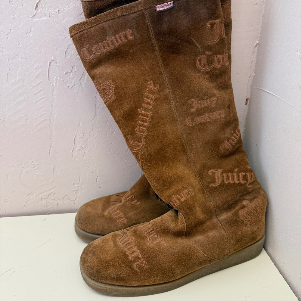 Juicy Couture - Signature Light Brown Suede Y2K Knee-High Boots (Size 9)